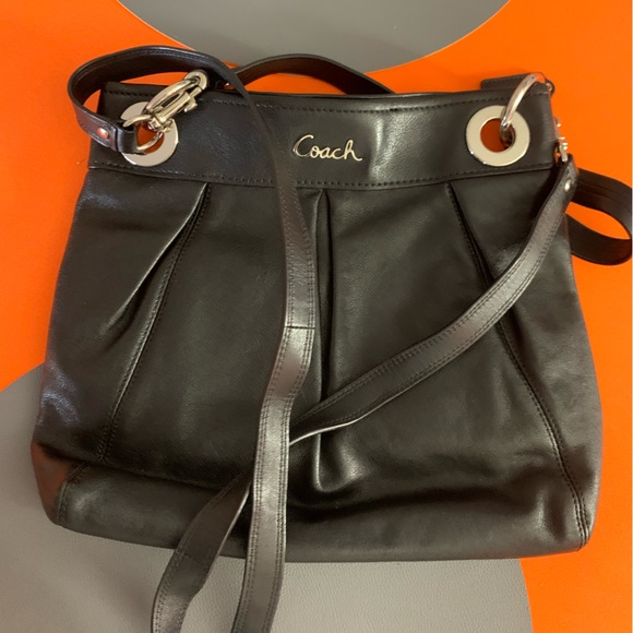 Coach “Ashley Leather Pleated Hippie Bag”Leather Purse Like New condition ❤️ - Picture 4 of 9
